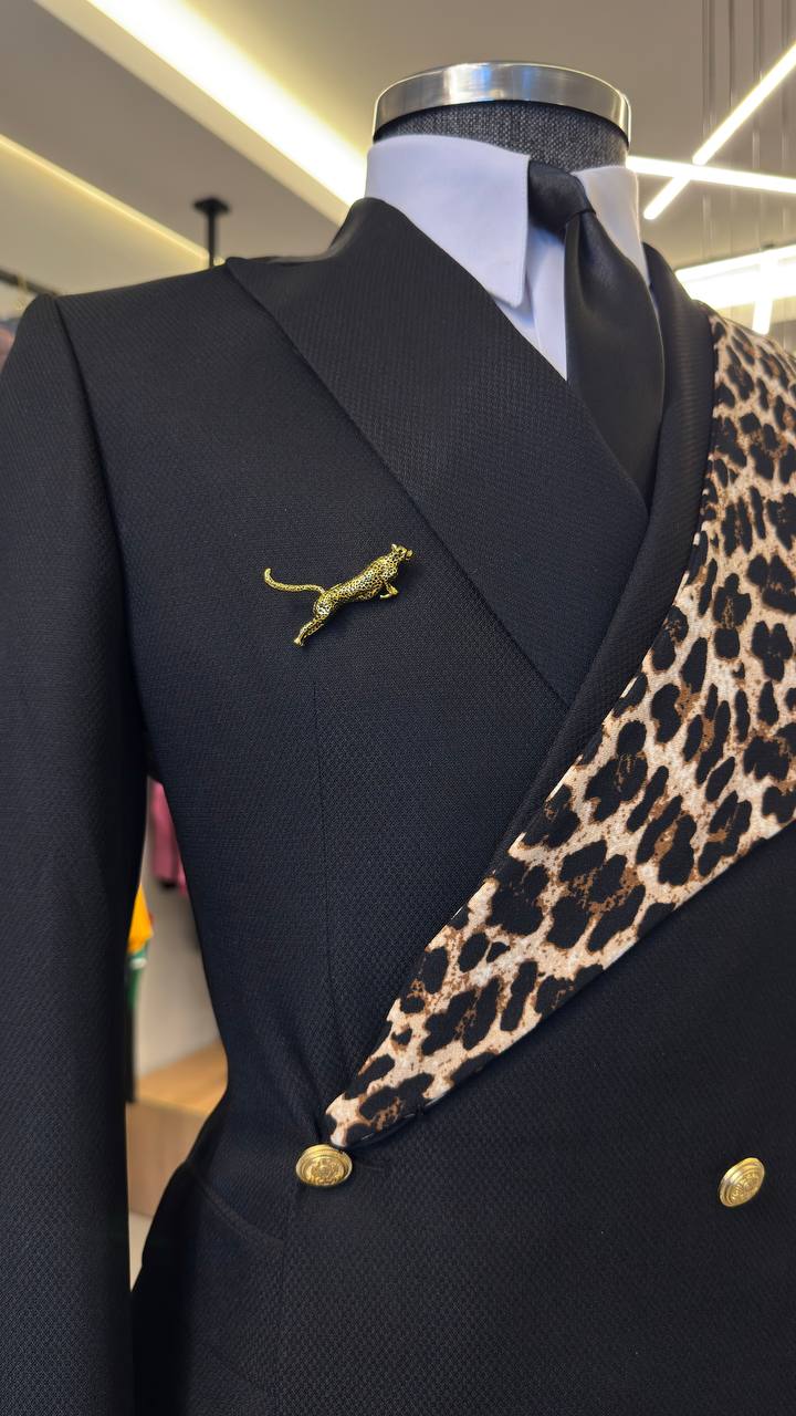 Leopard-print lapel panel and gold leopard brooch detail